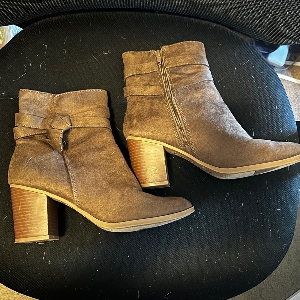 American Eagle Faux Leather Brown Boots Size‎ 9.5